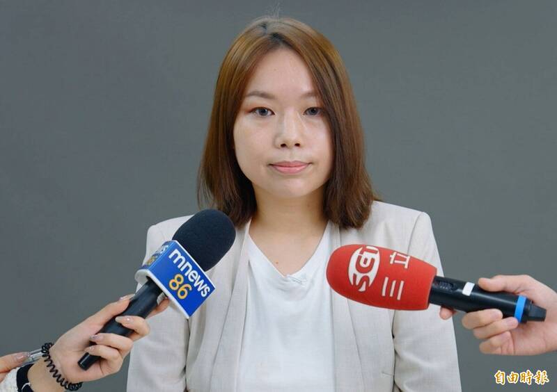 爆黃國昌整場直播無視留言不談「李有宜退黨」 小草粉專開罵了