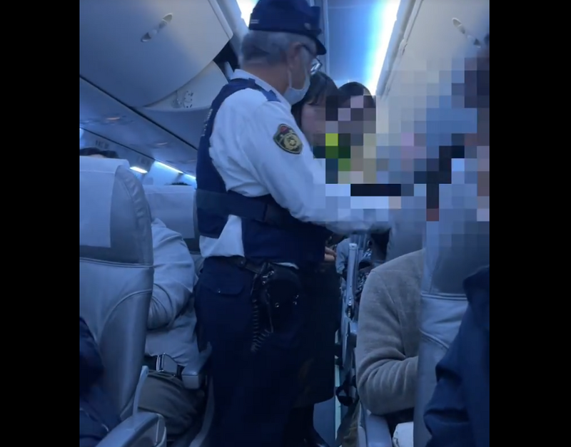 東京飛上海航班驚傳旅客鬧事返航 中國人崩潰:聽口音是老鄉