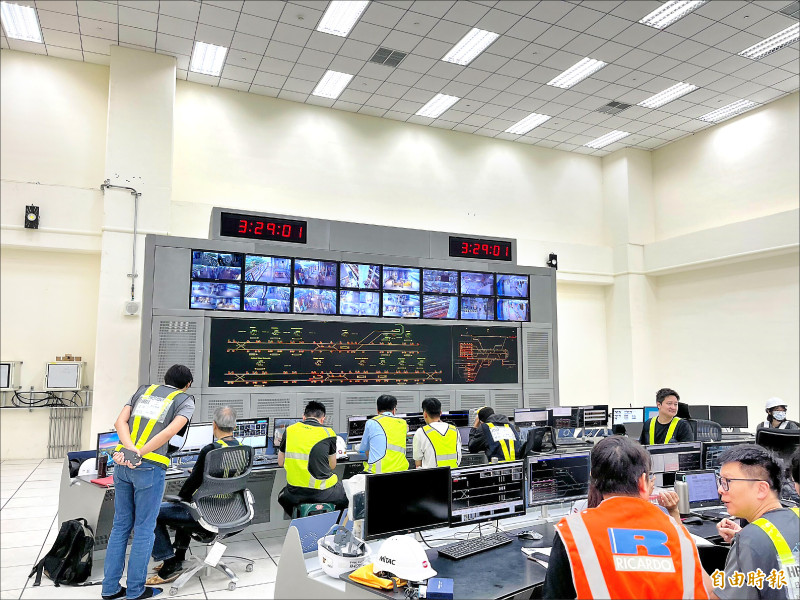 捷運三鶯線 行控中心設16個螢幕