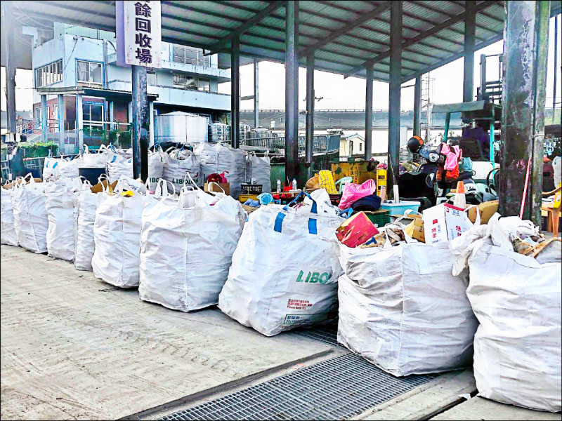 年終掃除 埔里廢玻璃1天回收逾9噸