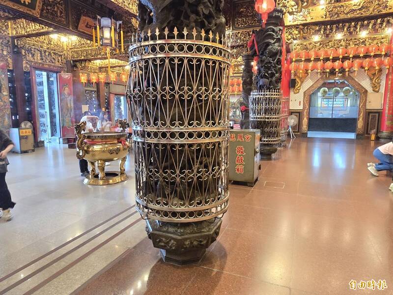 新年將至 屏東慈鳳宮大殿百年龍柱重現