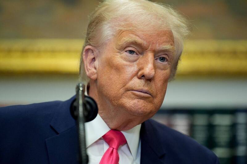 川普宣布終止拜登簽署文件 自動簽名筆引爭議