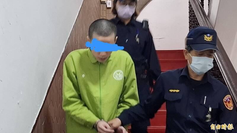 18歲獨子不滿手機被沒收刺母20多刀致死  判19年10月嚇得全身發抖