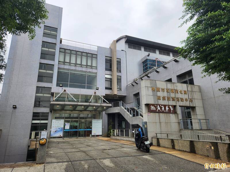 桃園內壢焚化爐游泳池前定寧路無處停車 將增劃汽機車格