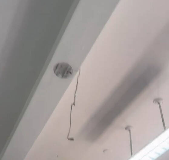 砰!建中生上課到一半「吊扇從天降」 網笑:危扇不欲人知