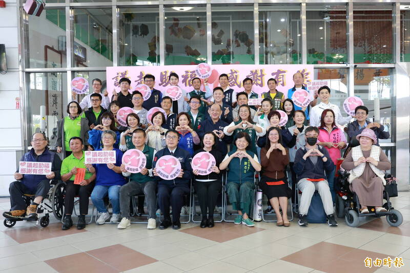 台南市議會頒慰問金 感謝5大社福團體