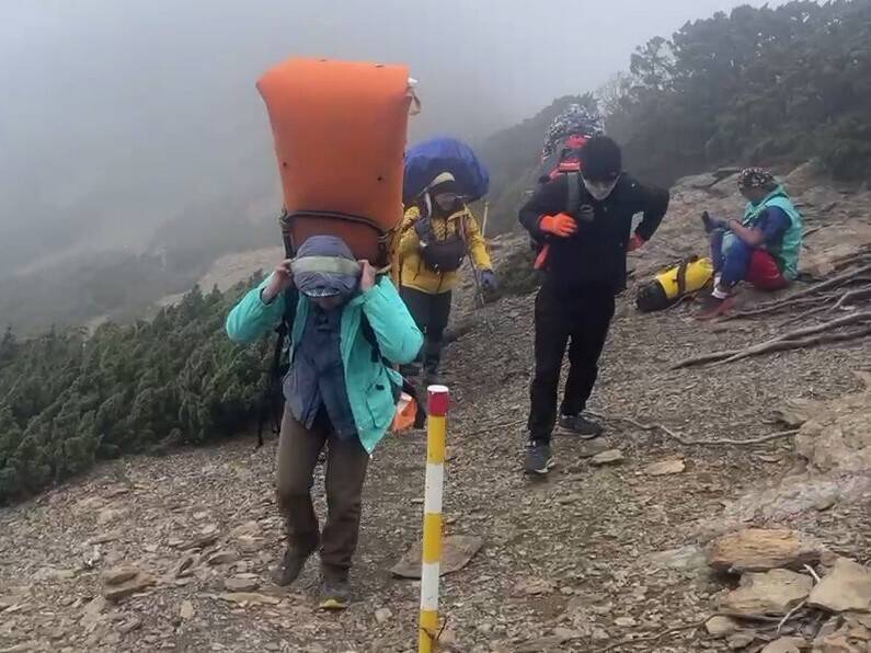 退休校長爬玉山後四峰身亡 山友示警「鳥山」高風險