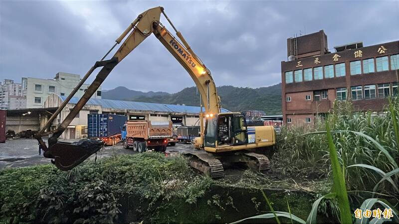 基隆河油污染 台水預估2天後可恢復抽水