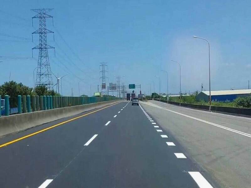 西濱彰化段路面刨鋪3工程暫停 公路局：人力機具調度更改期程