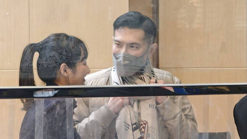 疑賣京華城土地套現30億還債 沈慶京長子沈輝庭訊後50萬交保