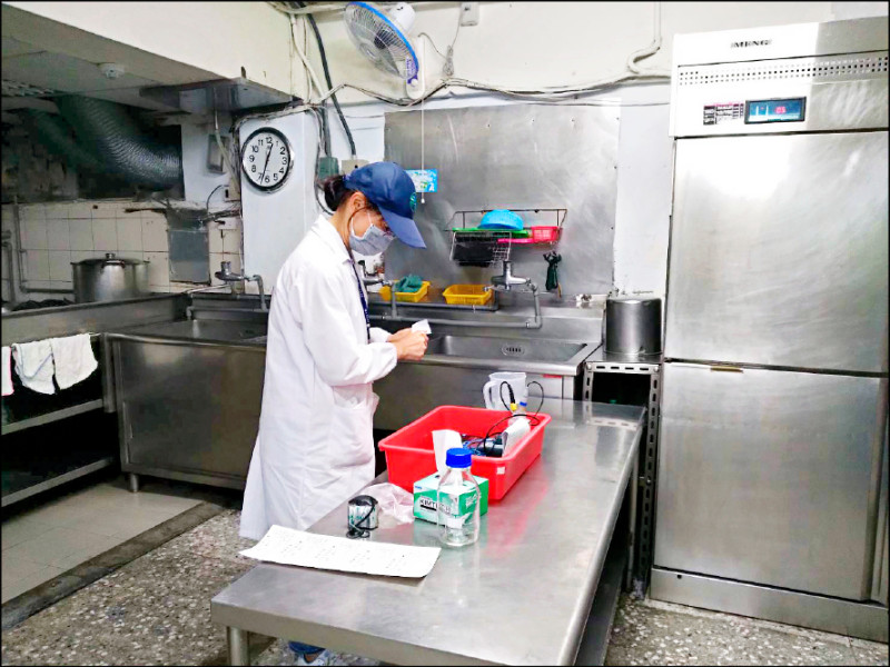 基隆自來水飄油味5天 市府挨批應變差