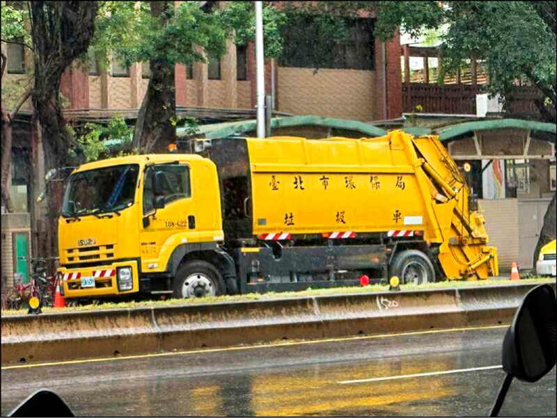 送拾荒婦價值32元電鍋 清潔隊員涉貪 判刑3月緩刑2年