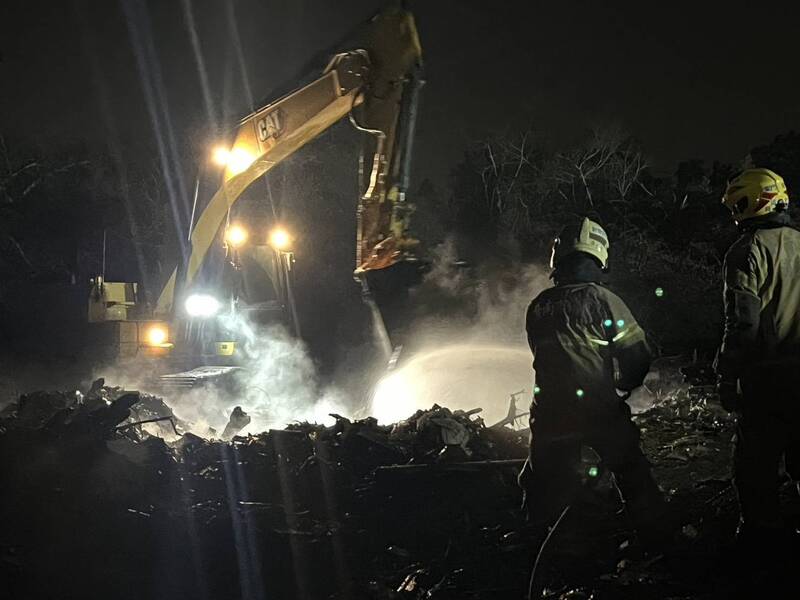 烏樹林廢棄物暫置場火勢完全撲滅 市府今將召開說明會
