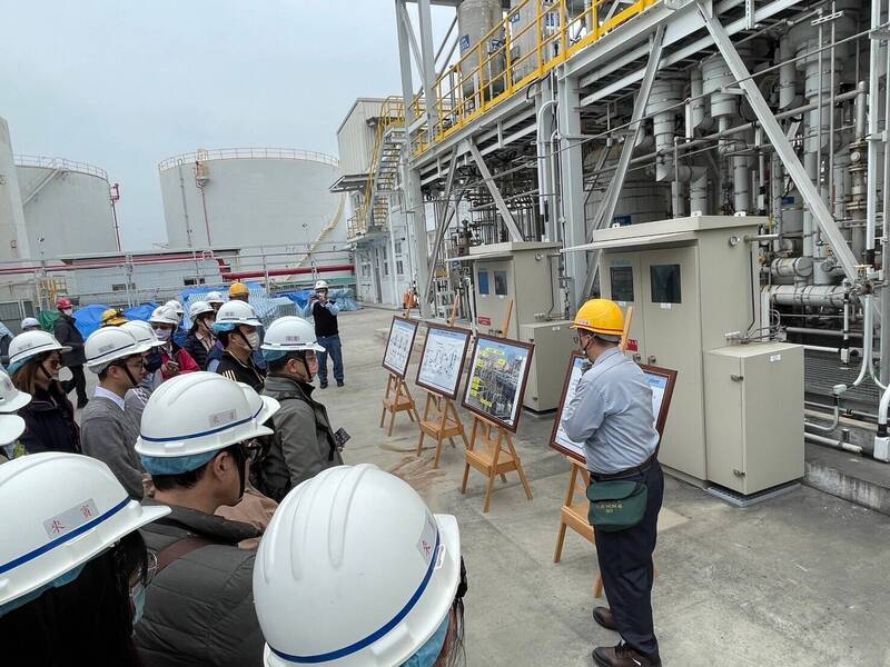 淨零學院深入台塑固碳工廠實廠交流。（市府提供）