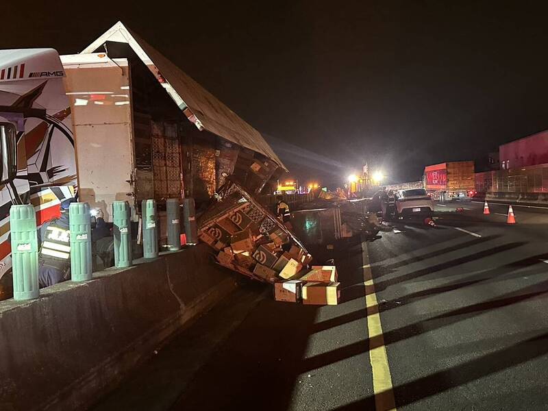 國一重大車禍1死9傷 砂石車司機駕車逃逸