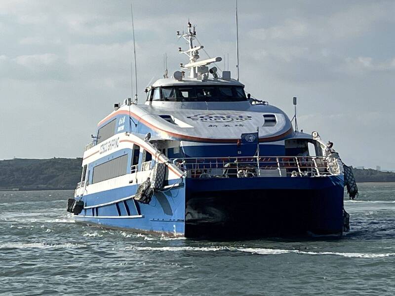 8名涉犯诈欺、洗钱等罪嫌的通缉犯经金门小三通抵达金门。（资料照）