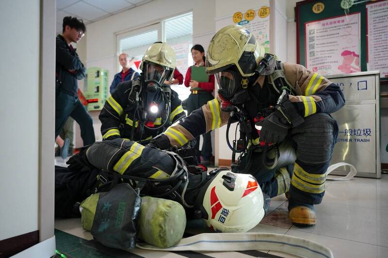 桃園消防局4大隊復旦分隊 前進婦幼醫院模擬火災應變能力