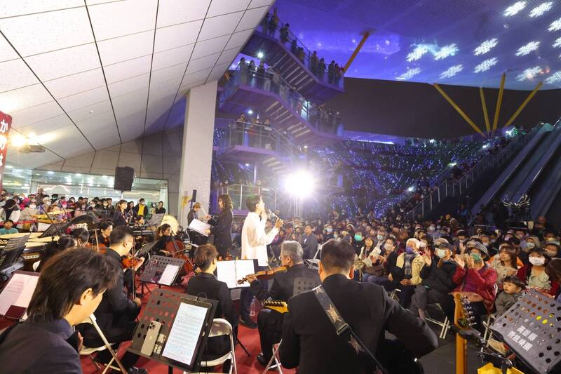 高雄捷運公益交響音樂會週六晚登場，圖為2024年演出場景。（高捷提供）