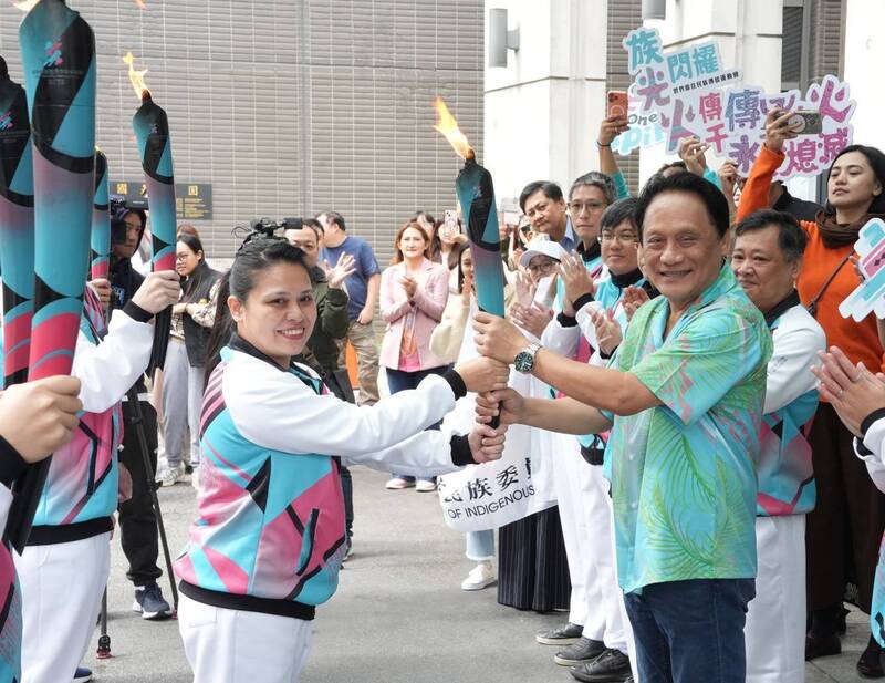 台灣首辦「世界原住民族傳統運動會」 聖火傳遞今抵達原民會 - 生活 - 自由時報電子報