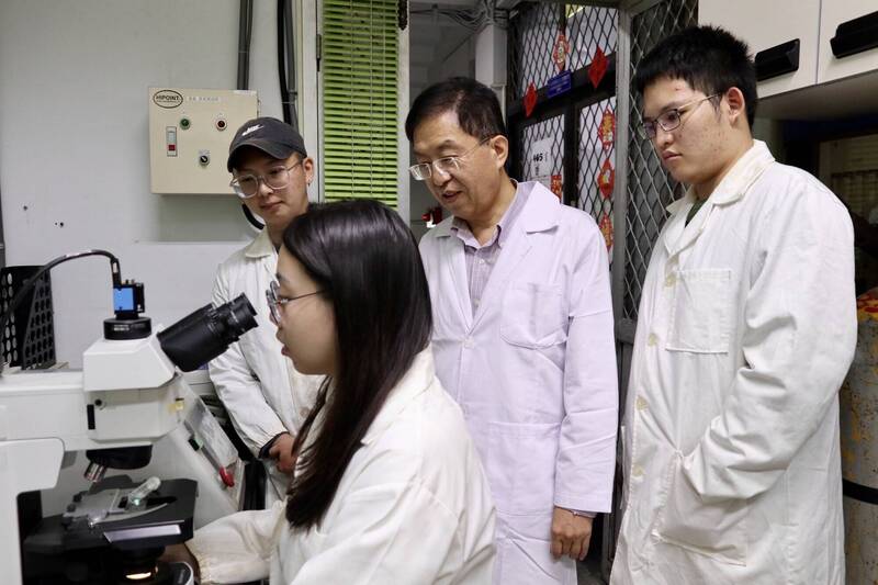 台美日「非典型氫鍵」研究  北科大成果登國際頂尖期刊JACS