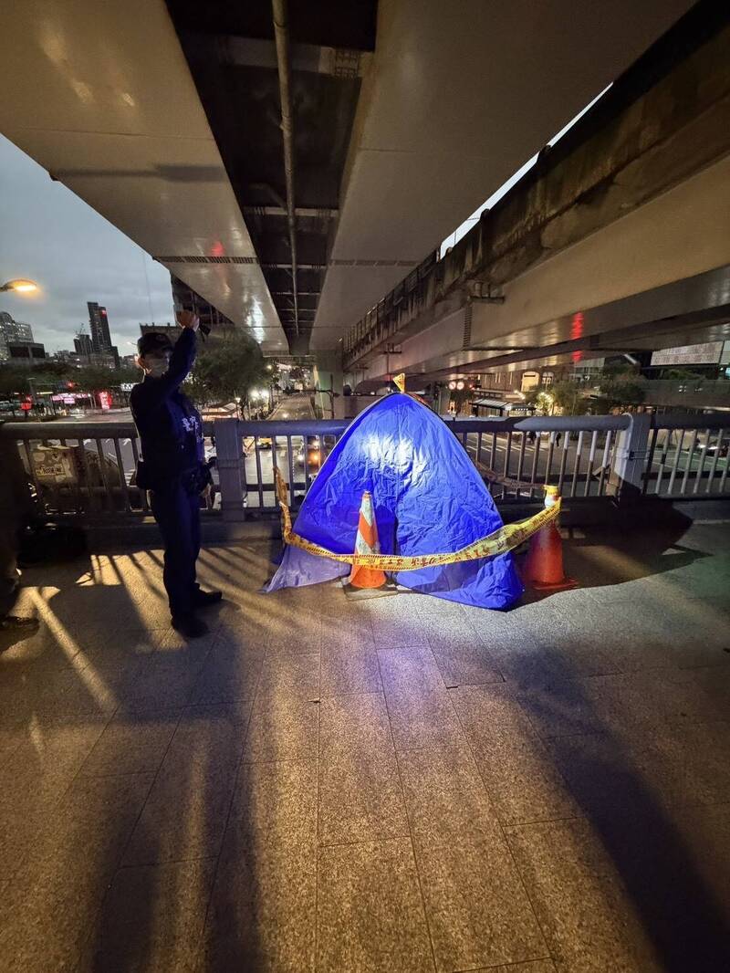 街友台北車站天橋凍斃!找不到親屬由社會局接手