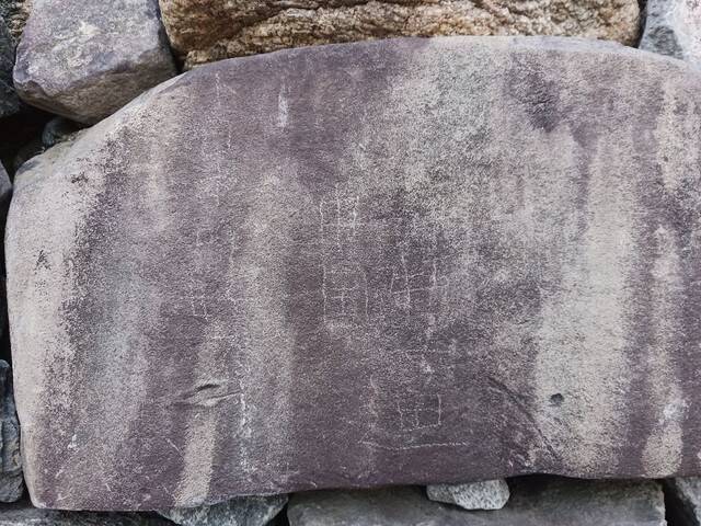 日本高松城遺跡石牆被塗鴉「小日本」 日網友氣:又是中國人!