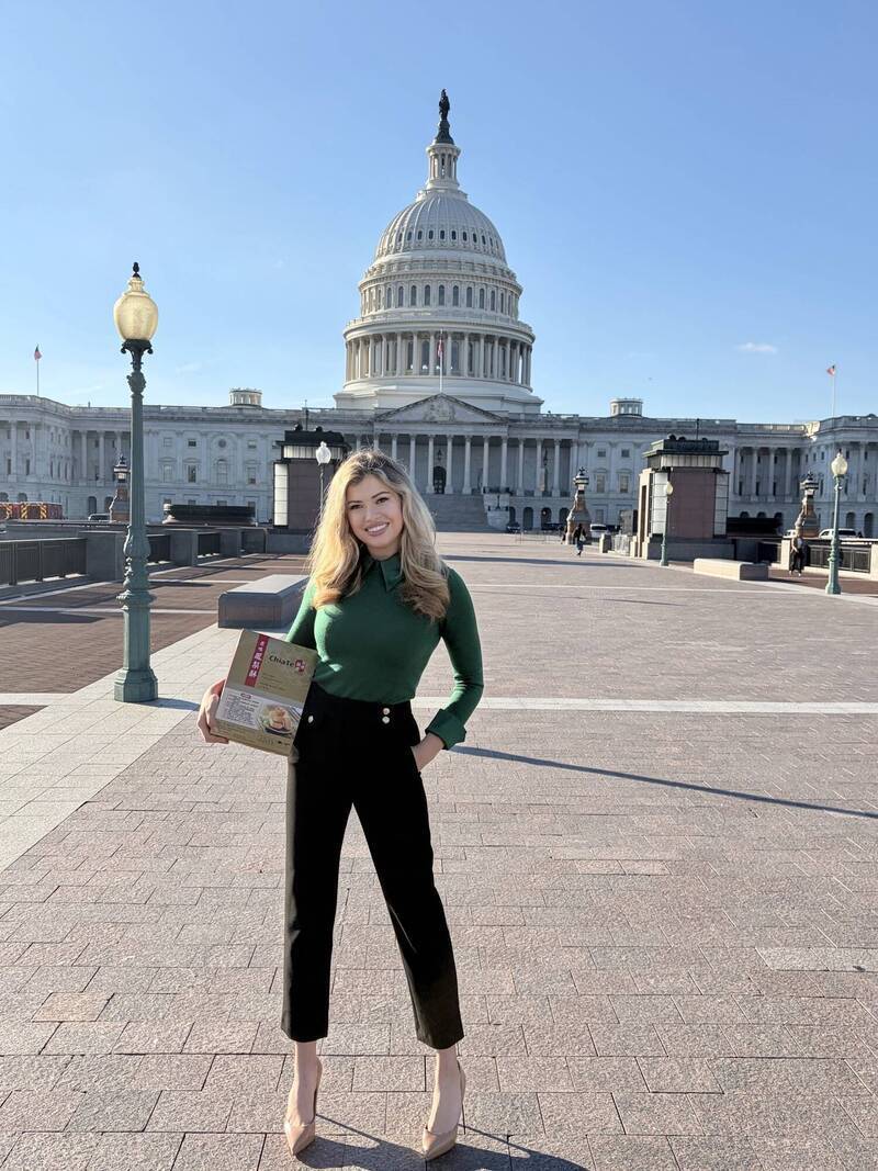 蕭美琴贈美媒鳳梨酥被大讚 網翻「這品牌」不甩中國交配方遭禁故事