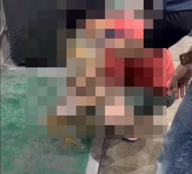 警方在焚化爐攔截游女氣質的貓屍。（記者徐聖倫翻攝）