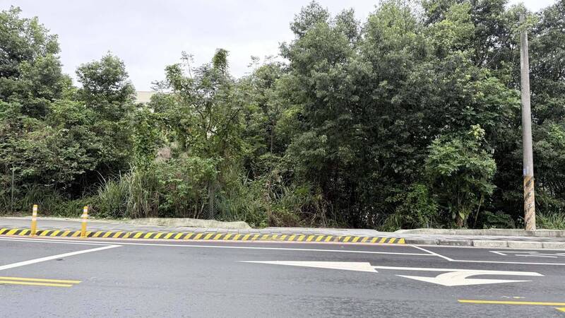 基隆碇內國中前公車亭一夜消失！ 原來是這樣