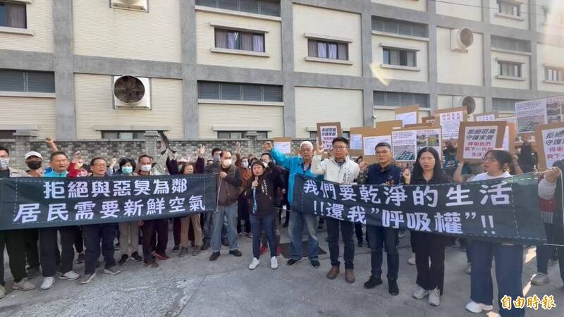 忍無可忍!鹿港黑水虻廠飄臭酸味 上百居民抗議「還我開窗權!」