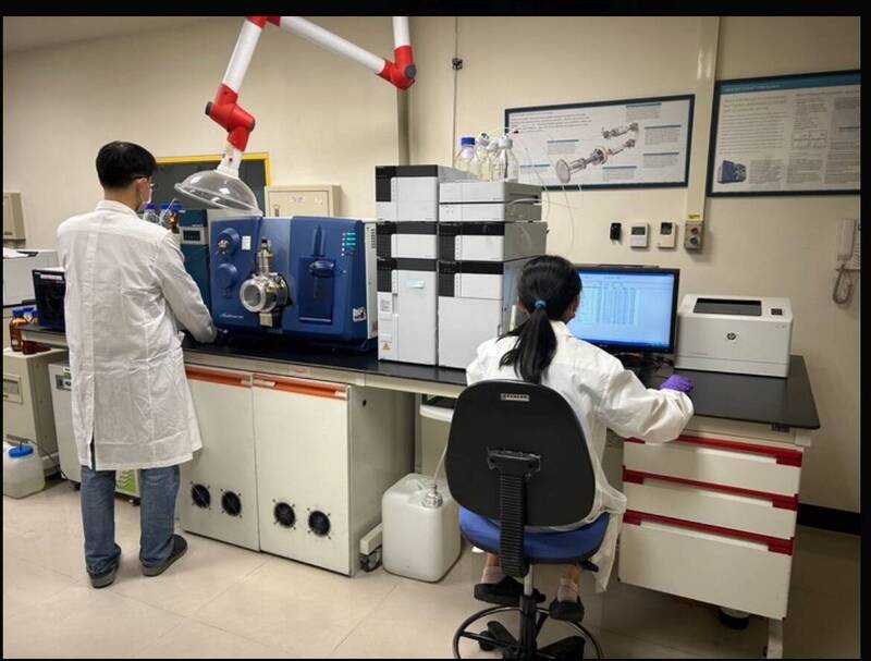 台灣鯛檢驗烏龍 雄檢主任檢察官帶隊查衛生局實驗室