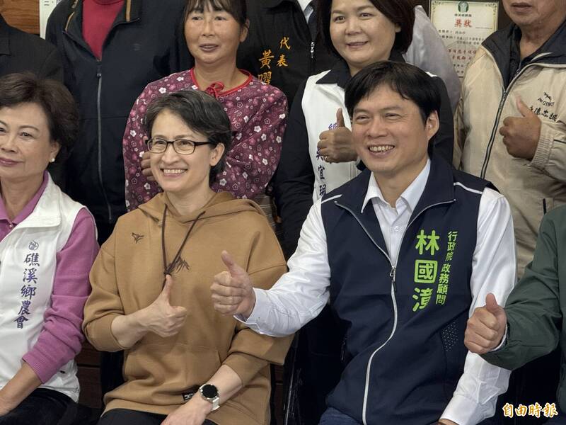 副總統蕭美琴到宜蘭礁溪與農友座談，民進黨宜蘭縣長參選人林國漳陪同。（記者王峻祺攝）
