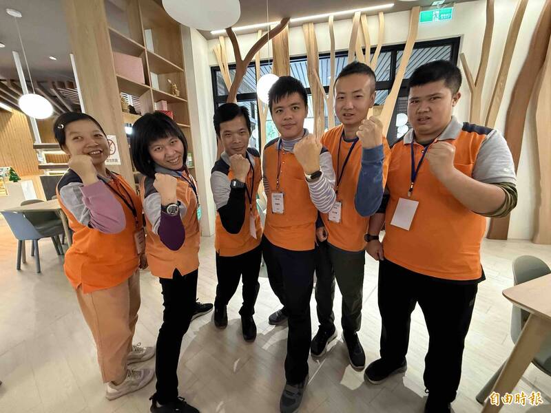 瑪利亞清潔工作隊有磐石隊個個身懷絕技，是清潔高手。（記者蔡淑媛攝）