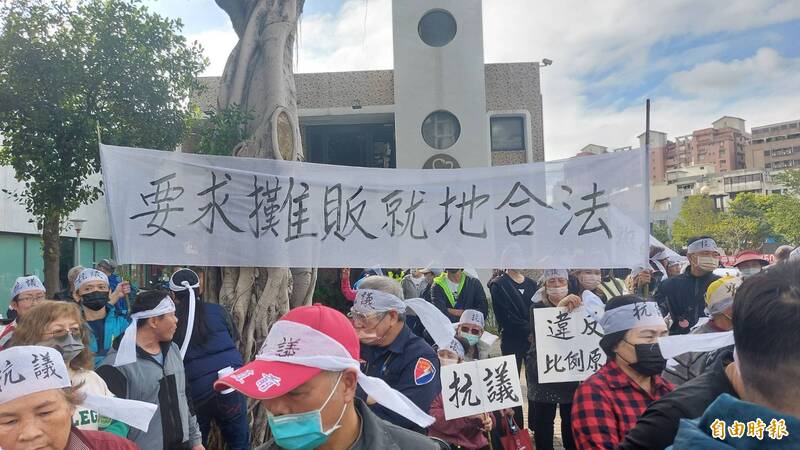 桃園南門市場遭火噬整頓！文化街劃設停車格 攤販批罔顧生計