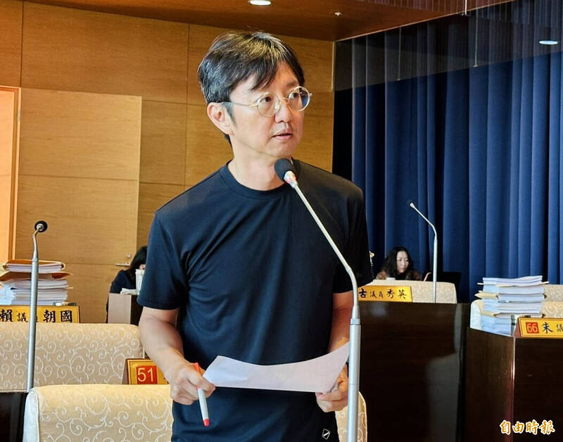 江肇國要求台中市因財劃法增加的預算，應優先撥補基層人員受影響的薪資，「不要到時候薪水欠過年！」。（記者蔡淑媛攝）