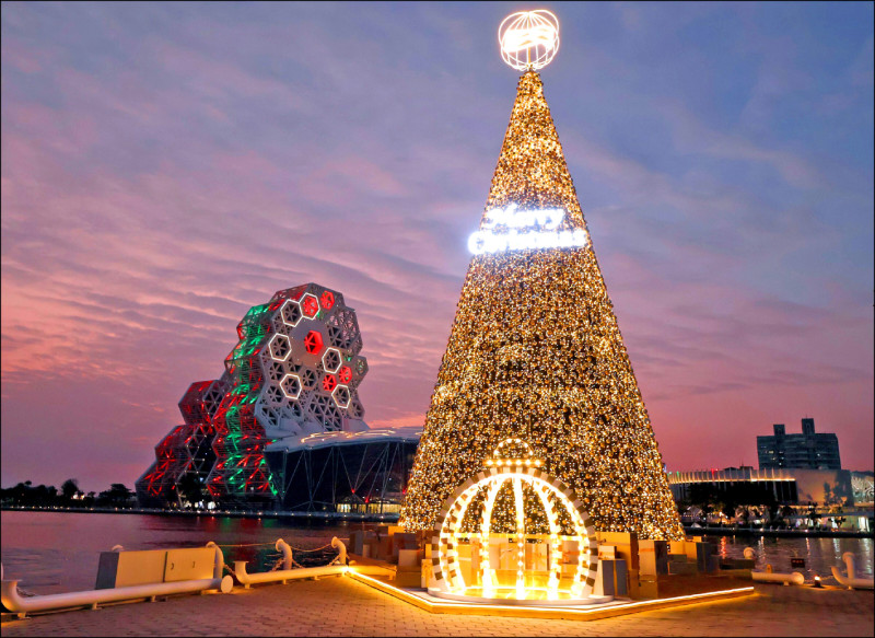 高流17米「金勾TREE」 今晚點燈映光影