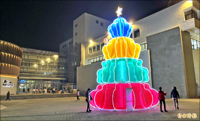 台南聖誕燈節週末點燈 10米耶誕樹吸睛