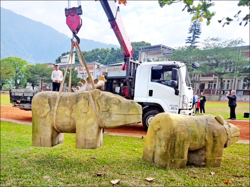 埔里普度祭溪神 「鎮水神獸」捐校園