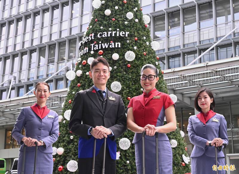 華航空服員可戴眼鏡 空服工會：國籍航空也應全面開放運動鞋