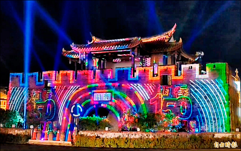 恆春南門光雕展演 民眾︰美翻了