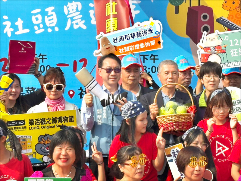 社頭織襪芭樂節 看演唱賞燈籠