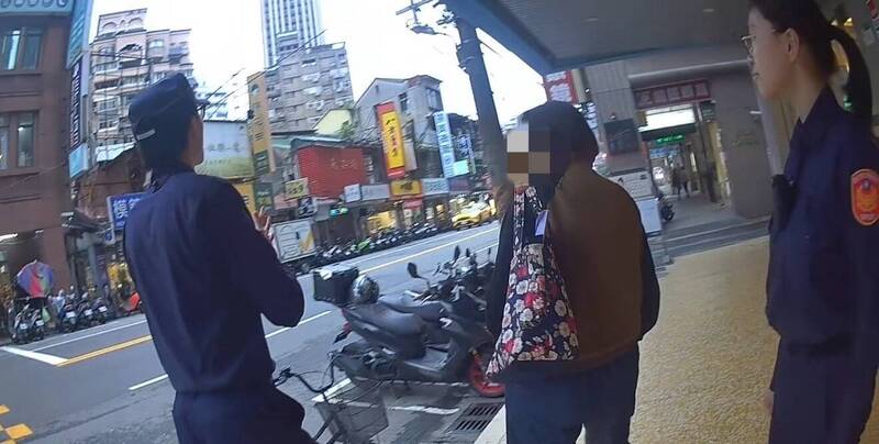 8旬婦遭詐欲匯千萬「3度被攔」 見女警脫口「怎麼又是妳？」