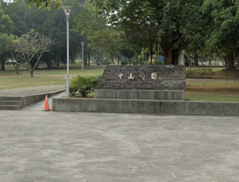 約妹子回家嘿咻忘記帶鑰匙 高雄男省錢改去公園女廁挨告被判刑