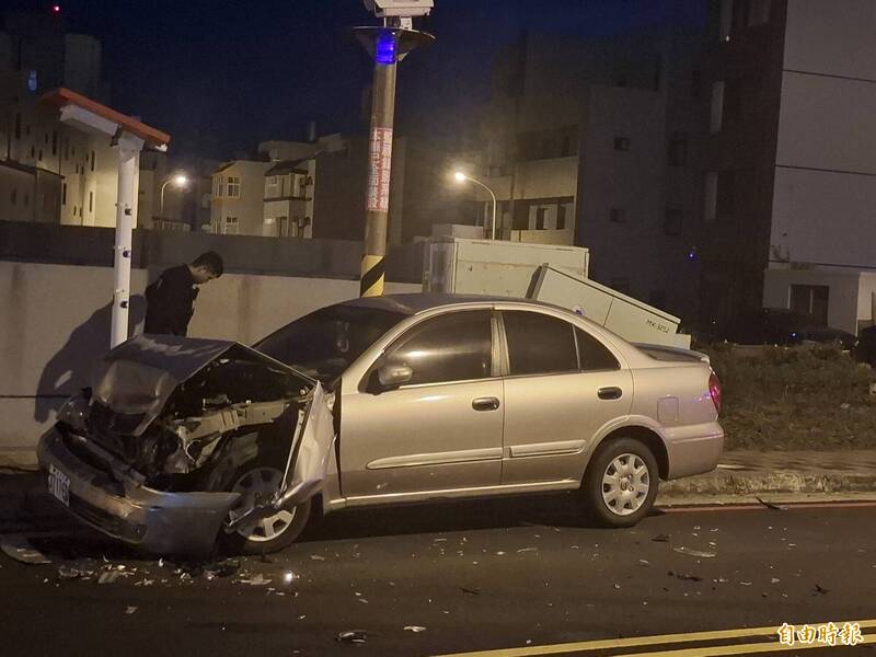 職業軍人酒駕被勒令退伍  今晨酒後又駕車衝撞路邊停放車輛及中華電信電箱