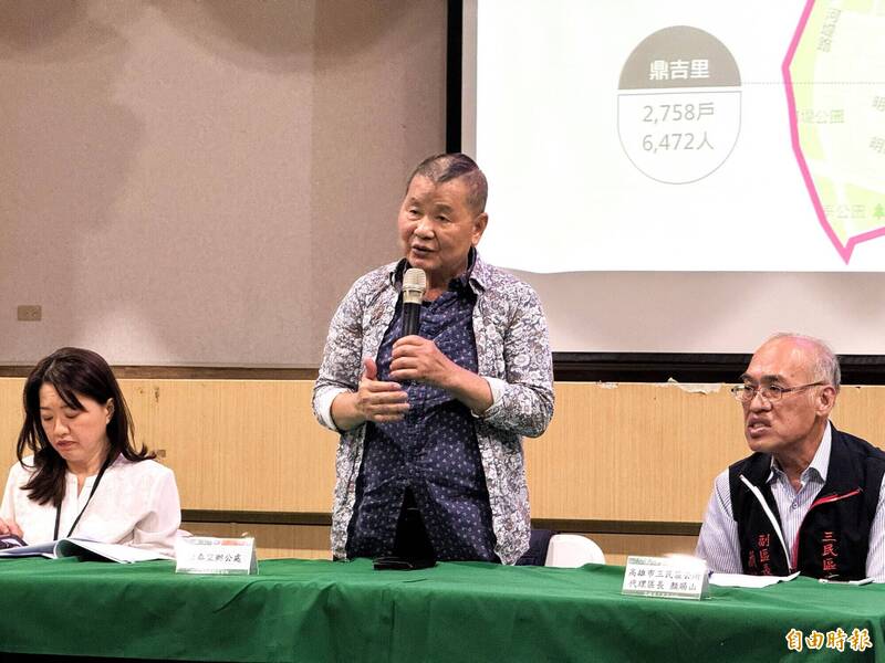 鼎泰里里長張吉雄表示對於分里仍會再多蒐集意見討論。（記者許麗娟攝）