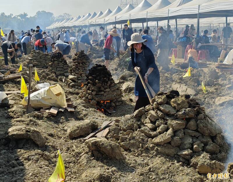 甘藷豐年季不只烤地瓜！逾900土窯、上萬人齊焢挑戰世界紀錄