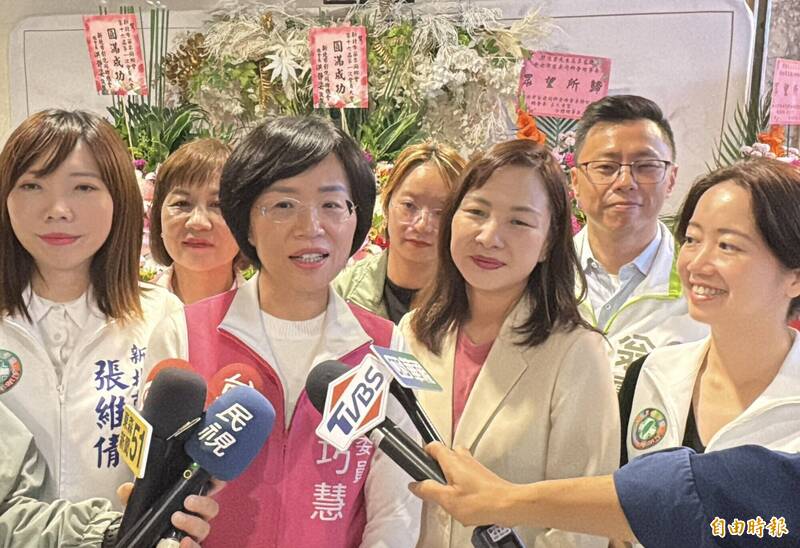 蘇巧慧、陳品安同台新北苗栗同鄉會 互相拉抬喊：一棒接一棒、一代接一代