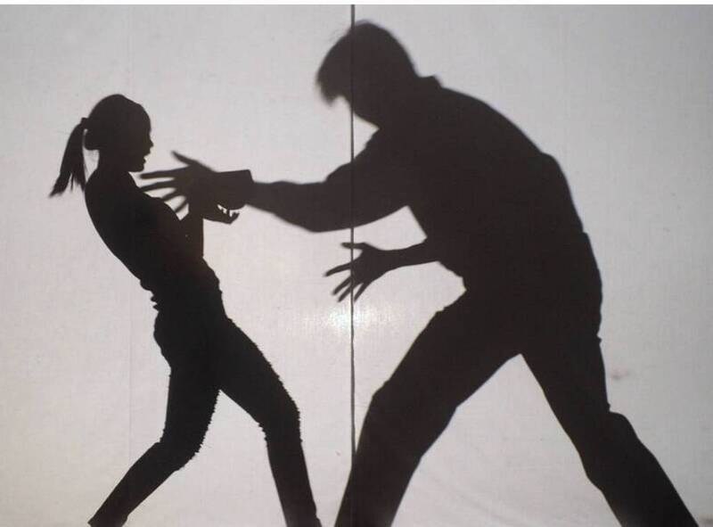 嘉縣學校游泳隊教練伸狼爪 逼迫女隊員拍裸照聲押獲准