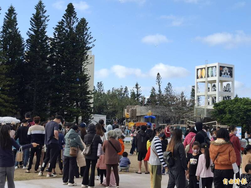 泡泡好農市集吸引人潮，成為今年冬天最療癒市集活動。（記者劉禹慶攝）