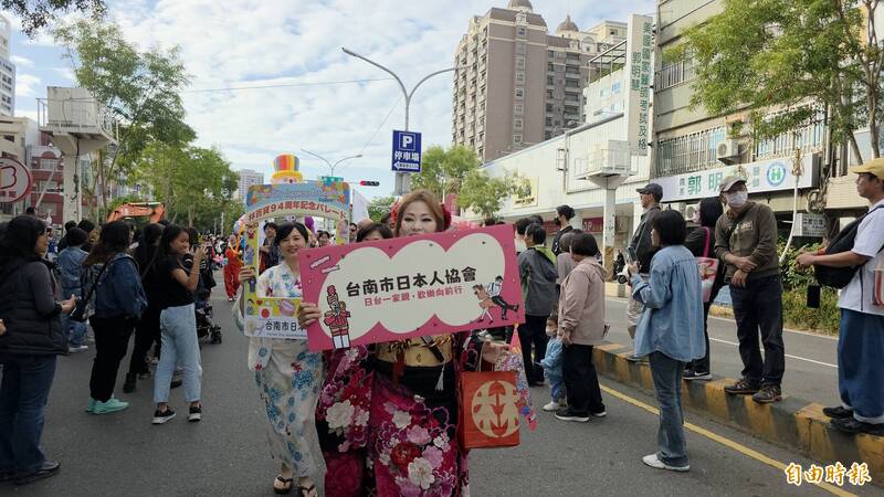600人踩街炸翻台南 林百貨摩登大遊行「台日一家親」大亮點